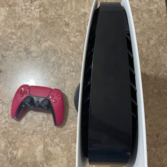 Ps5 and a new pink controller - Picture 3 of 7